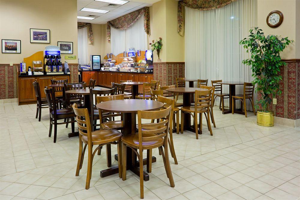 Best Western Plus Wilkes Barre-Scranton Airport Hotel Pittston Exterior photo