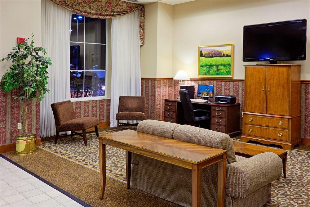 Best Western Plus Wilkes Barre-Scranton Airport Hotel Pittston Exterior photo