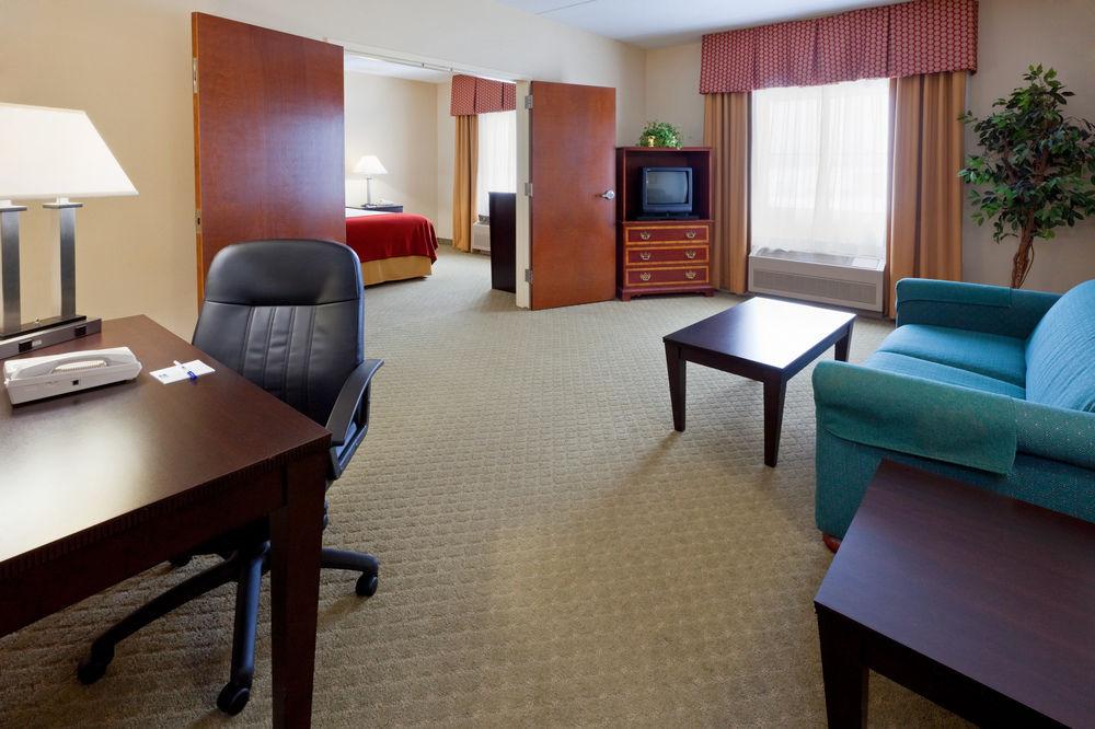 Best Western Plus Wilkes Barre-Scranton Airport Hotel Pittston Exterior photo