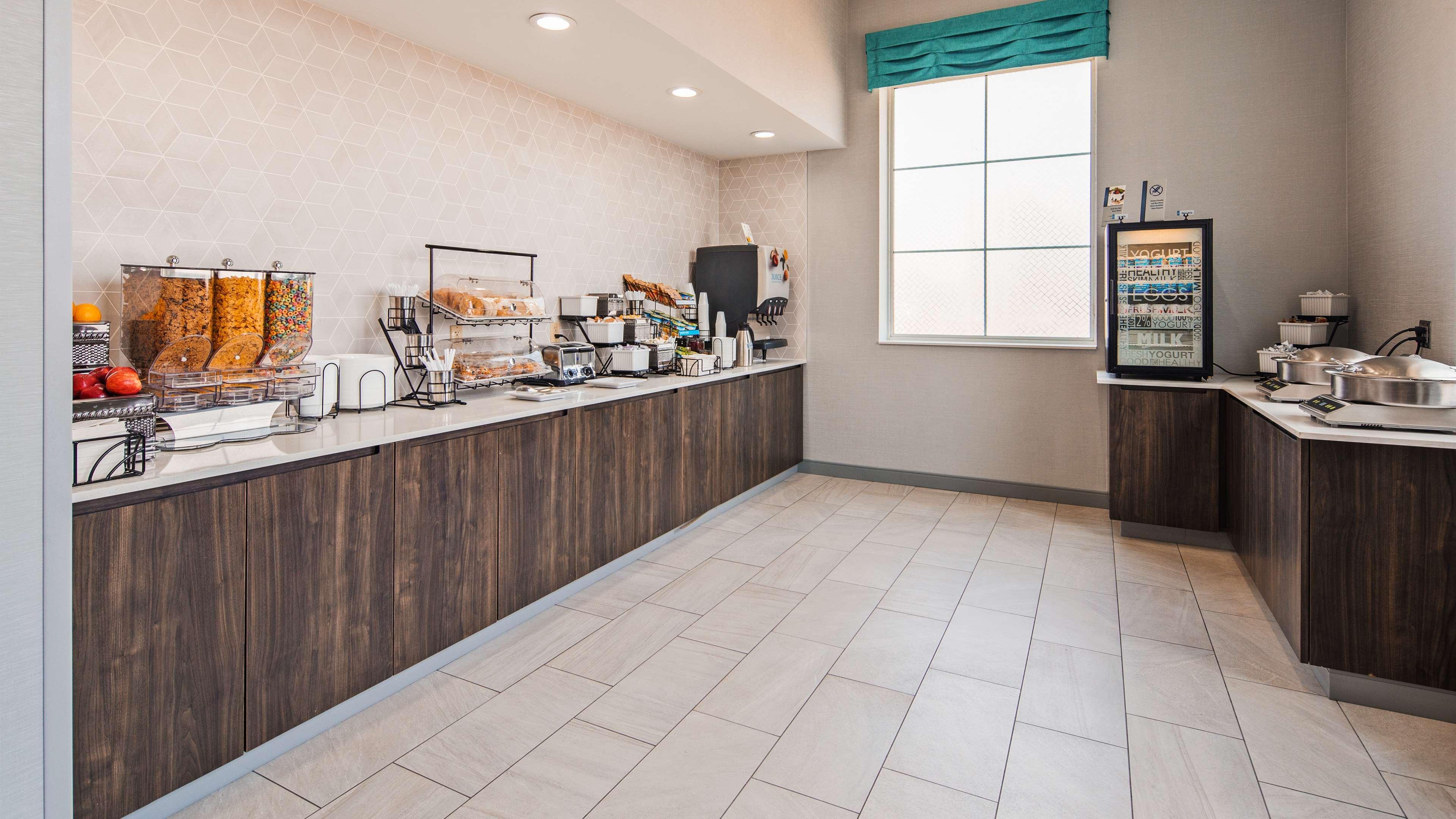 Best Western Plus Wilkes Barre-Scranton Airport Hotel Pittston Exterior photo