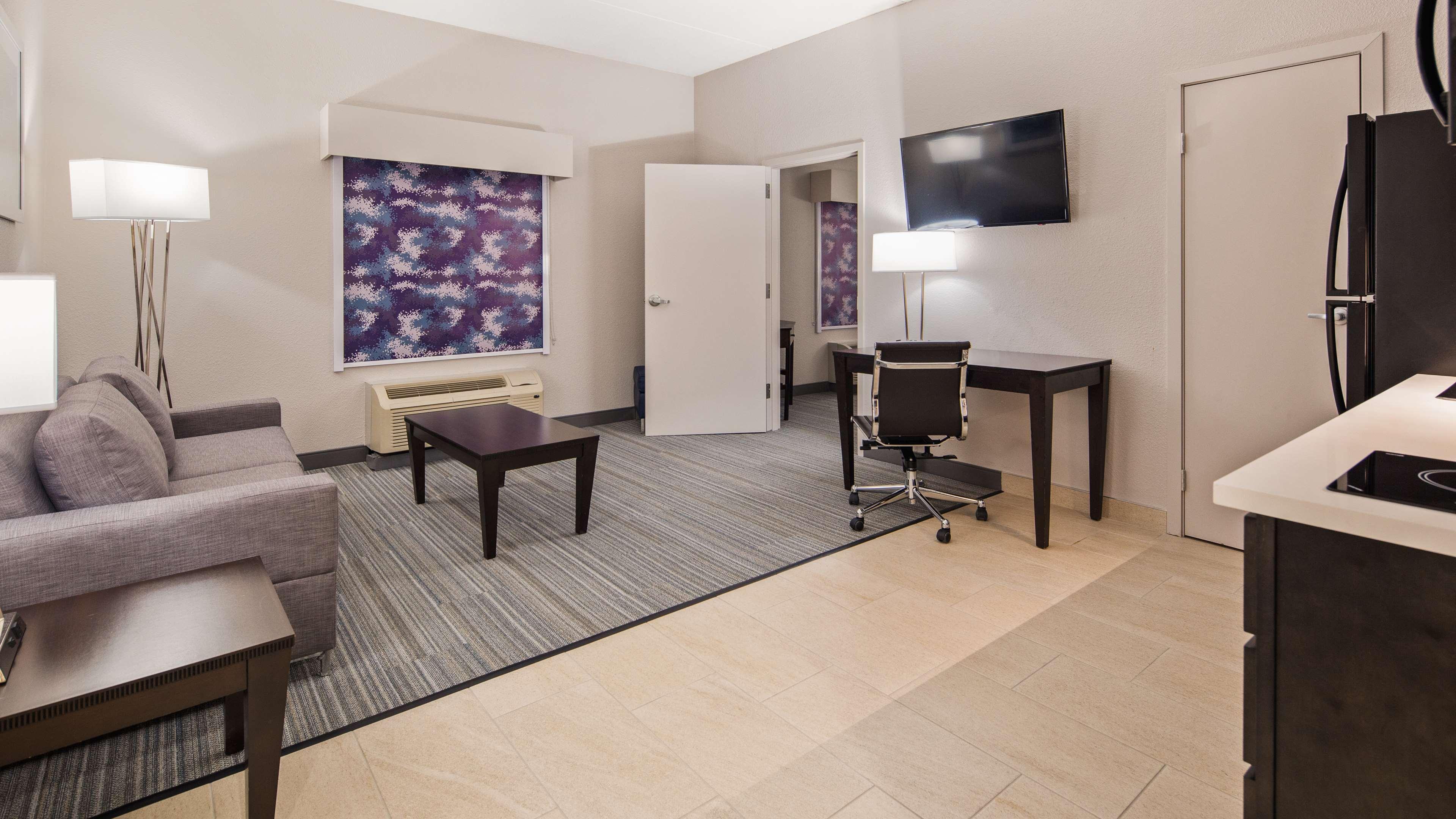 Best Western Plus Wilkes Barre-Scranton Airport Hotel Pittston Exterior photo