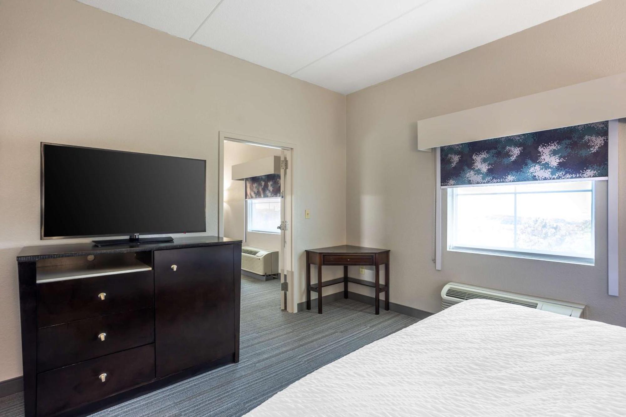Best Western Plus Wilkes Barre-Scranton Airport Hotel Pittston Exterior photo