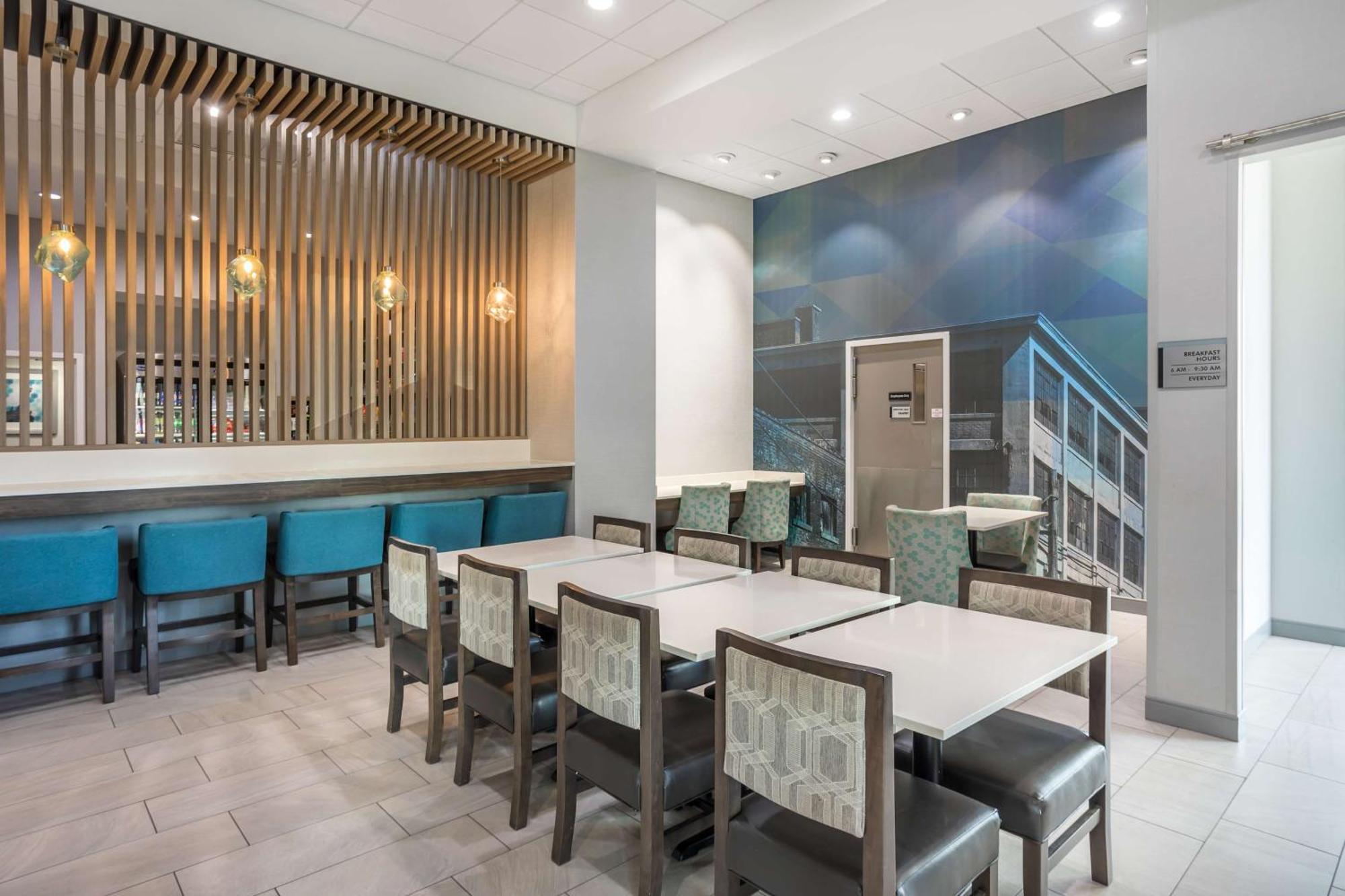 Best Western Plus Wilkes Barre-Scranton Airport Hotel Pittston Exterior photo