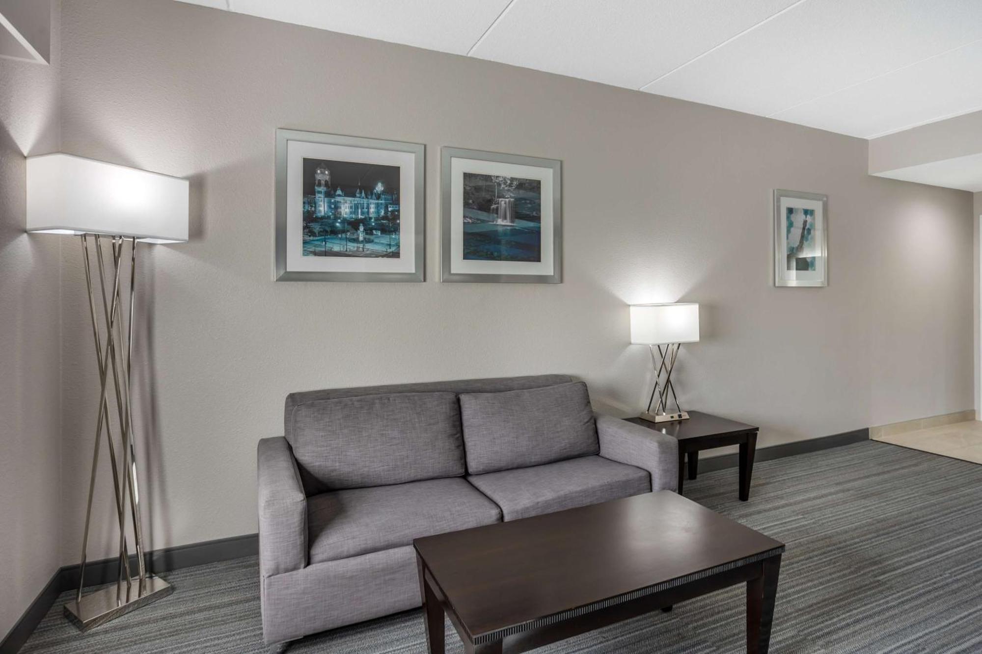 Best Western Plus Wilkes Barre-Scranton Airport Hotel Pittston Exterior photo